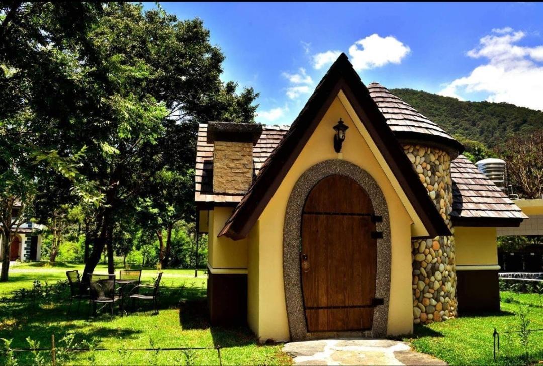 Mushroom Forest Guesthouse Camping Site Puli Bagian luar foto