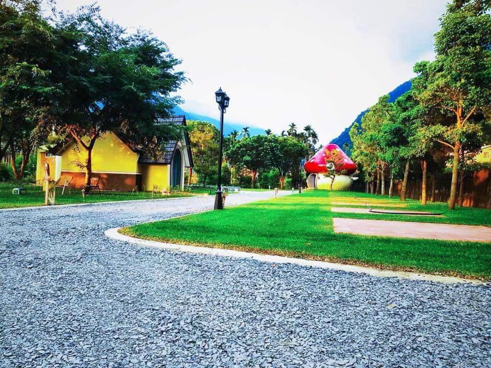 Mushroom Forest Guesthouse Camping Site Puli Bagian luar foto